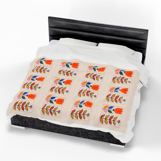 Mid-Century Modern Floral Throw – Plush Comfort, Retro Style