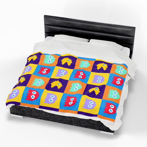 Pac-Man Themed Plush Blanket – Cozy Retro Arcade Vibes