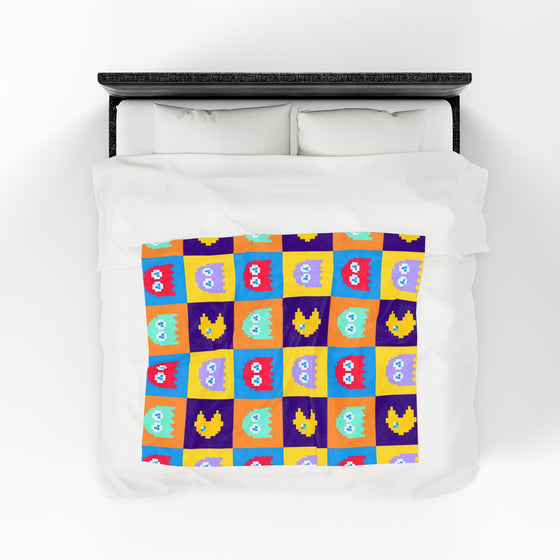 Pac-Man Themed Plush Blanket – Cozy Retro Arcade Vibes