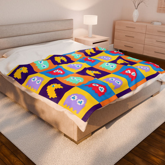 Pac-Man Themed Plush Blanket – Cozy Retro Arcade Vibes