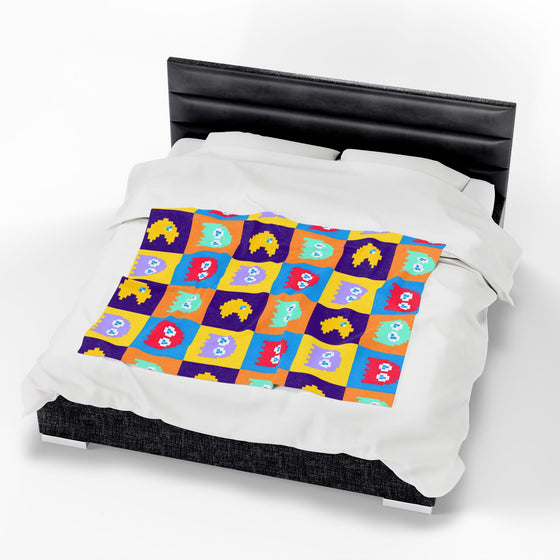 Pac-Man Themed Plush Blanket – Cozy Retro Arcade Vibes