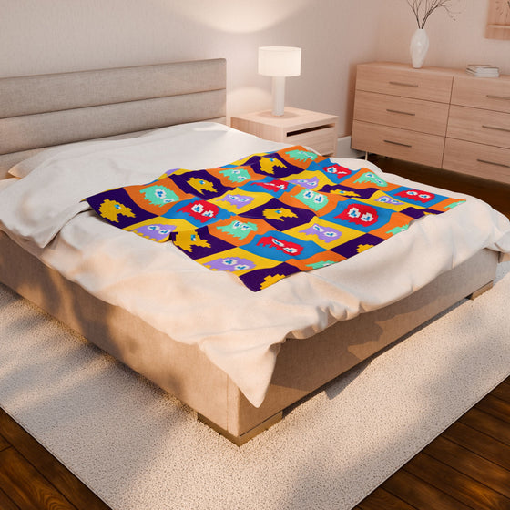 Pac-Man Themed Plush Blanket – Cozy Retro Arcade Vibes